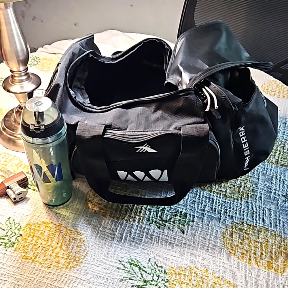 High Sierra work out bag with water bottle